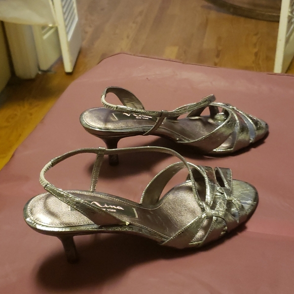 Shoe - Picture 2 of 2